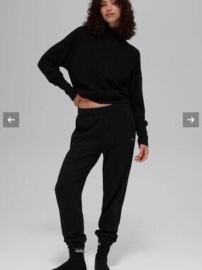 ALO Yoga Black Waffle Weekend Escape Sweater and Jogger set